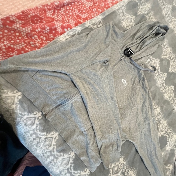 Nike sweater - Picture 2 of 5